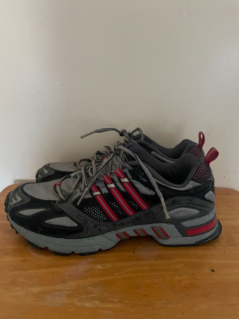 Adidas Kanadia TR2 Trail Hiking Sneakers. US size 11. Gray/Red/Black Barely Used - Picture 6 of 6